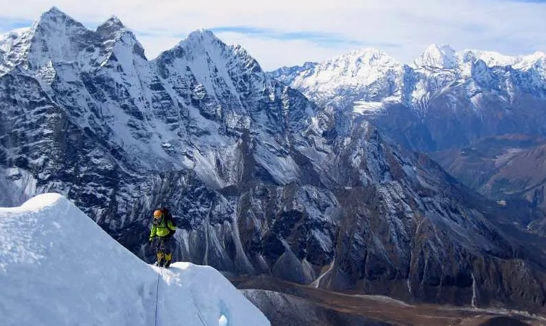 ama Peak pack animals and mountains