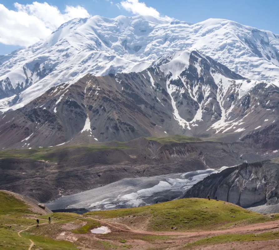 Lenin Peak expedition team on snow slope